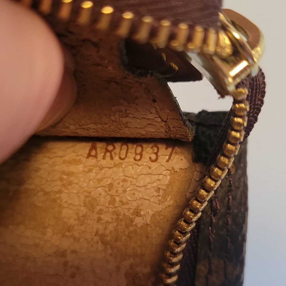 Authentic Louis Vuitton Dark Brown Monogram Pouch !!! - Picture 10 of 12